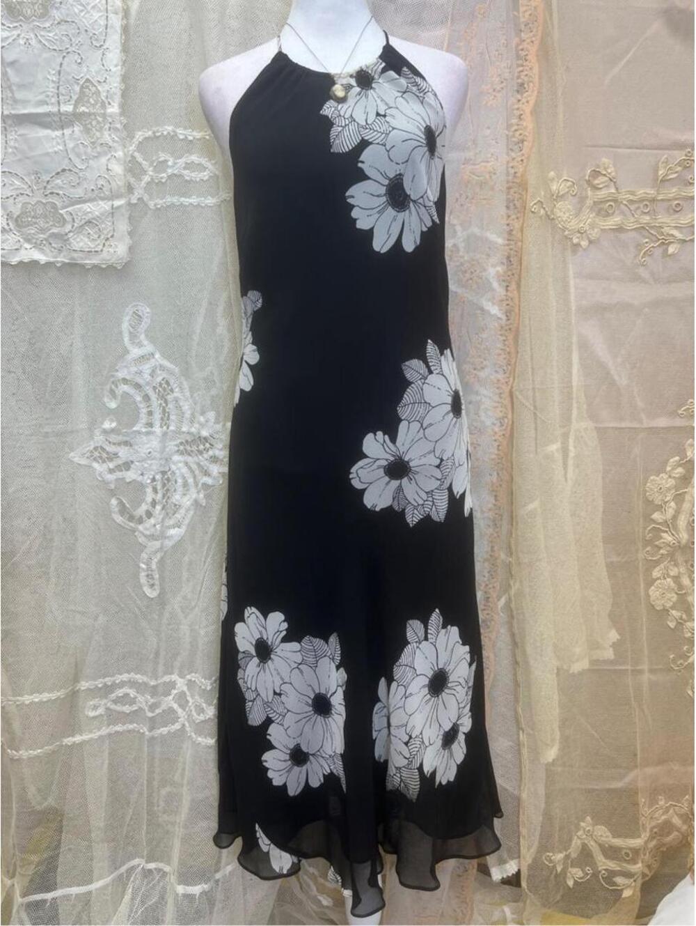 Adorable Ann Taylor Flowy Black & White Floral Sun Dress